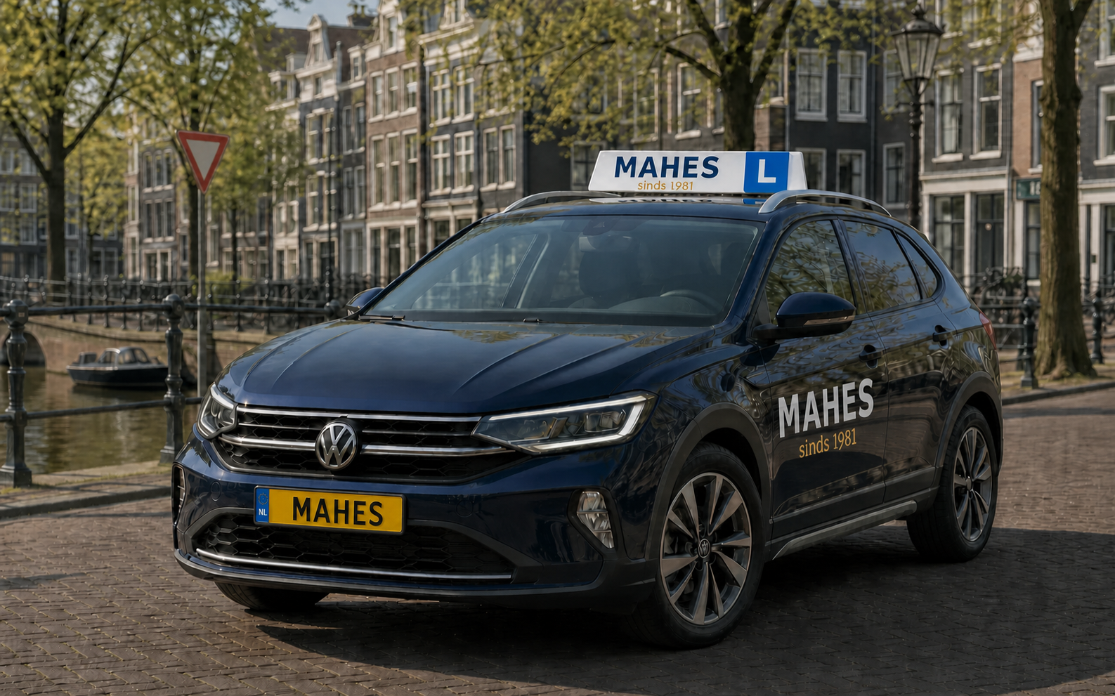 MAHES sinds 1981 lesauto voor schakelrijles in Amsterdam
